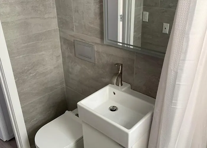 Adorable One Bedroom With Parking Ferienhaus Phoenix