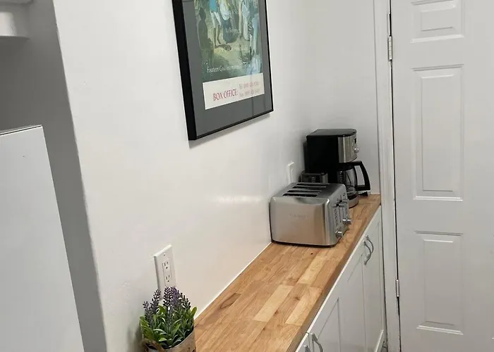 Adorable One Bedroom With Parking Ferienhaus Phoenix