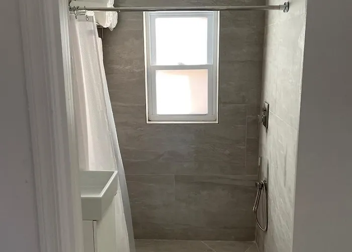 Adorable One Bedroom With Parking